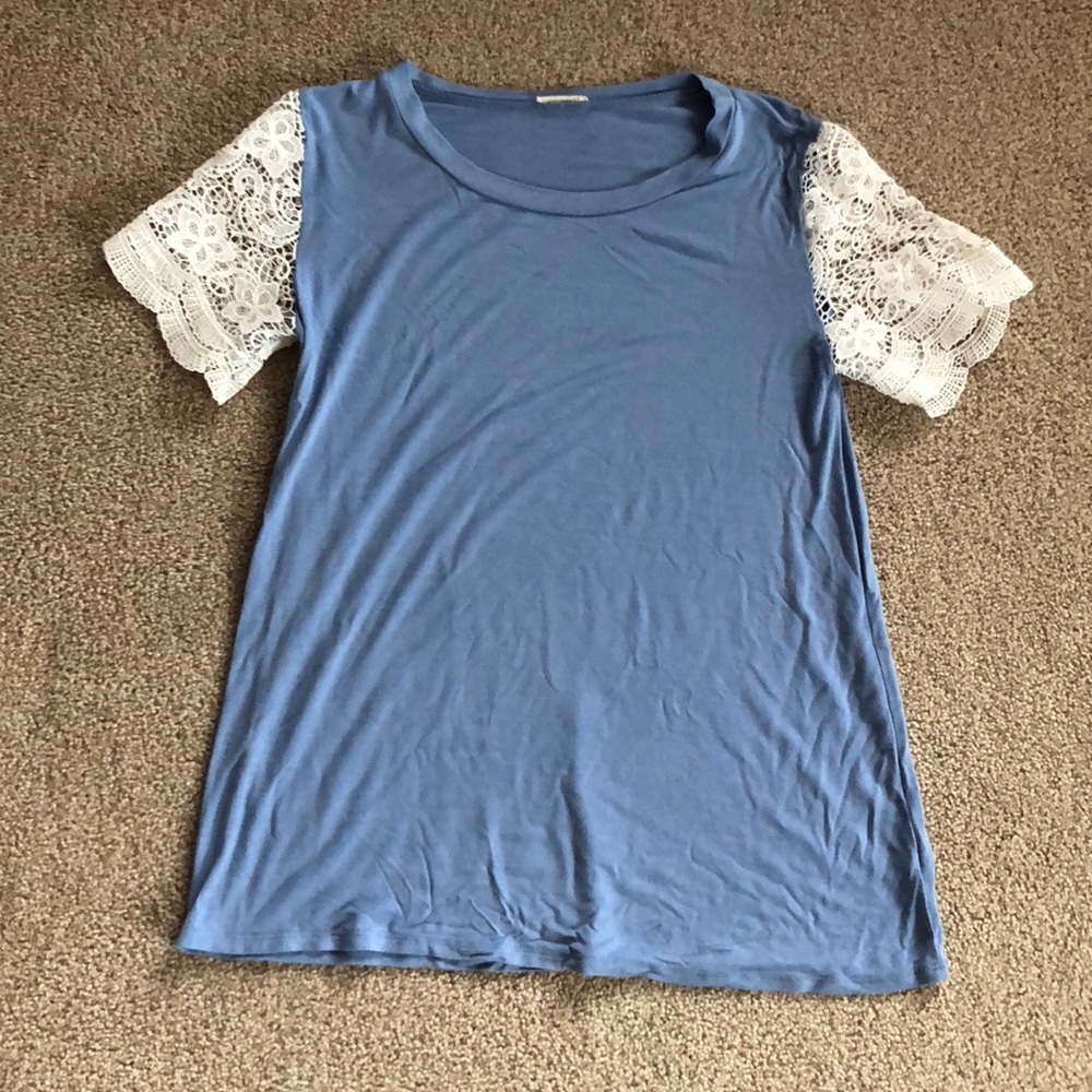 Slate blue Tee with white lace sleeves